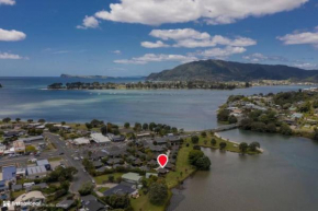 Waterfront luxury tiny house, Tairua